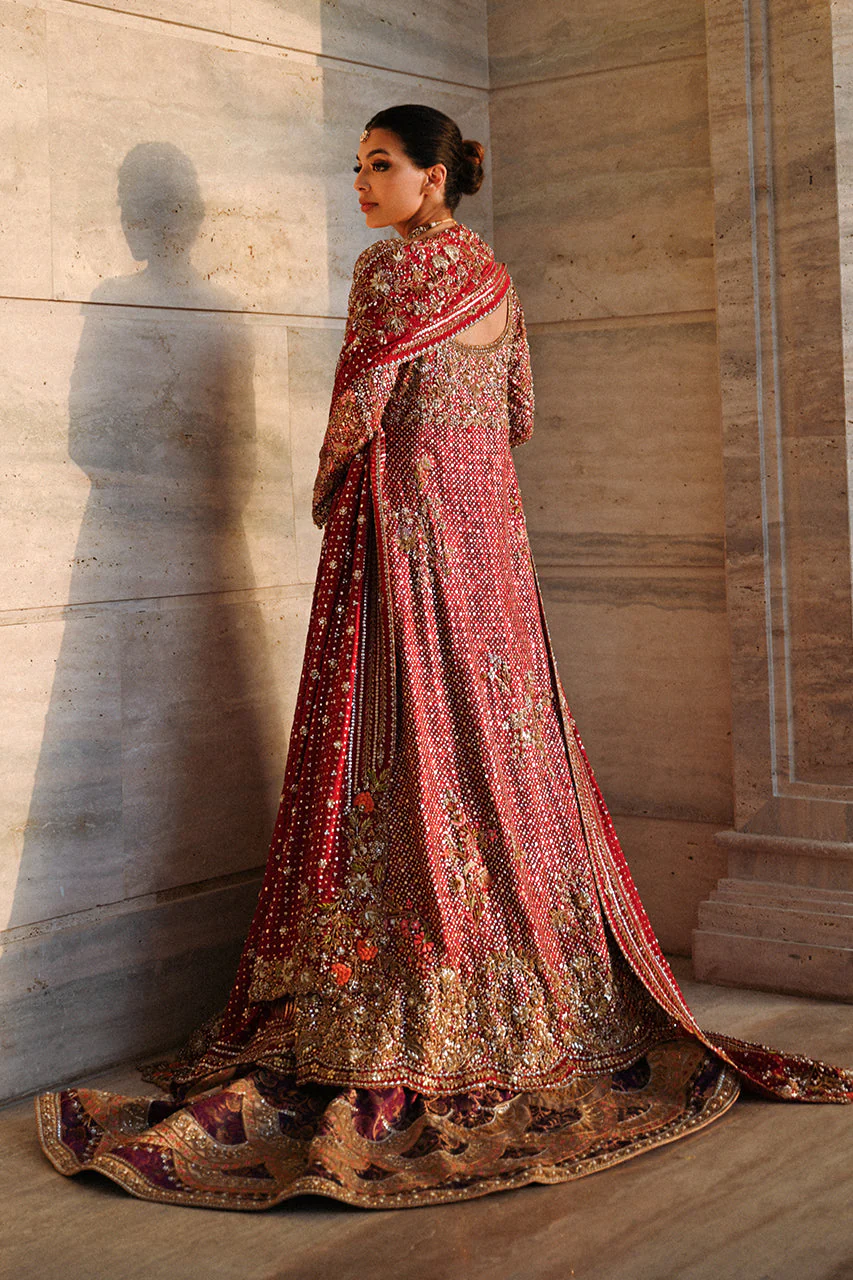 LatestPakistaniBridalDressinRedLehengaPishwasStyle_1080x