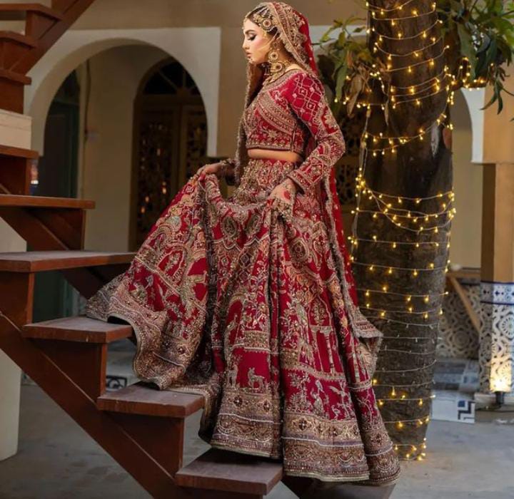 LatestPakistaniBridalDressinRedLehengaandCholiStyle_f67e1a0a-4f51-4225-8c56-5f4624de3d9d_900x
