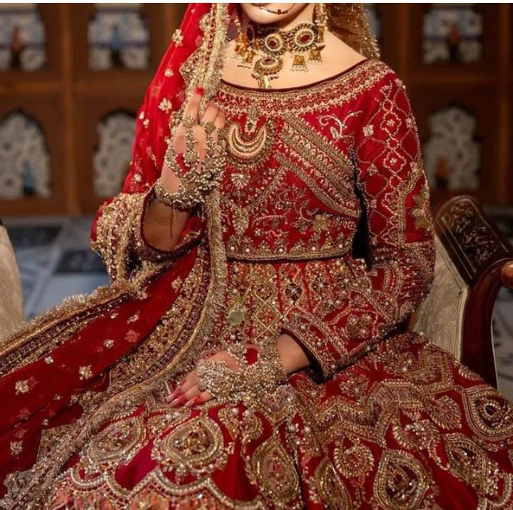 PakistaniBridalDressinRedLehengaandCholiStyleOnline_faafcdcc-3fc6-44e9-b364-18e02d3b5cd3_1080x